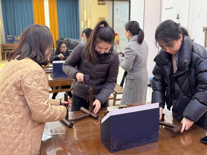 数字科技与创意设计学院开展"三八"妇女节非遗文化体验活动